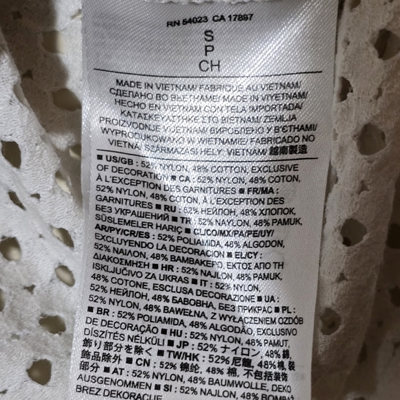 Size S Banana Republic Crew Neck Eyelet Lace Vintage Crop Top - Picture 3 of 12